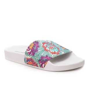 Steve Madden slides
